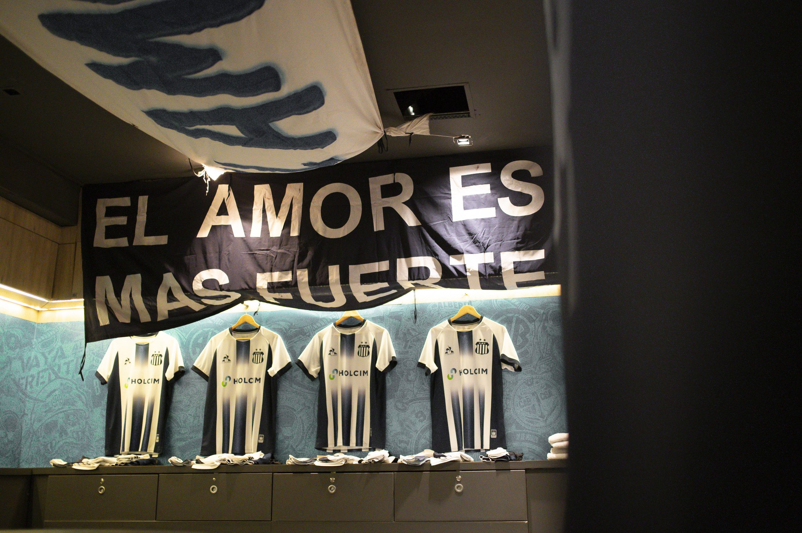 Foto de la nota: Talleres reserva anota gol de larga distancia en el Clásico Cordobés