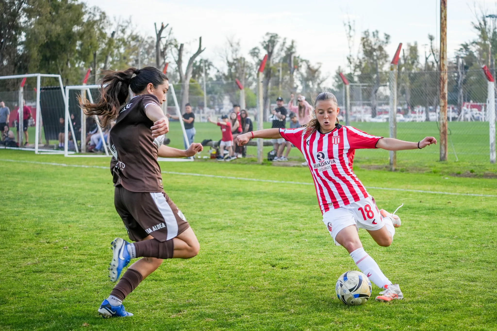 Foto de la nota: Estudiantes de La Plata recibirá a Deportivo Morón en octavos de la Primera B Femenina